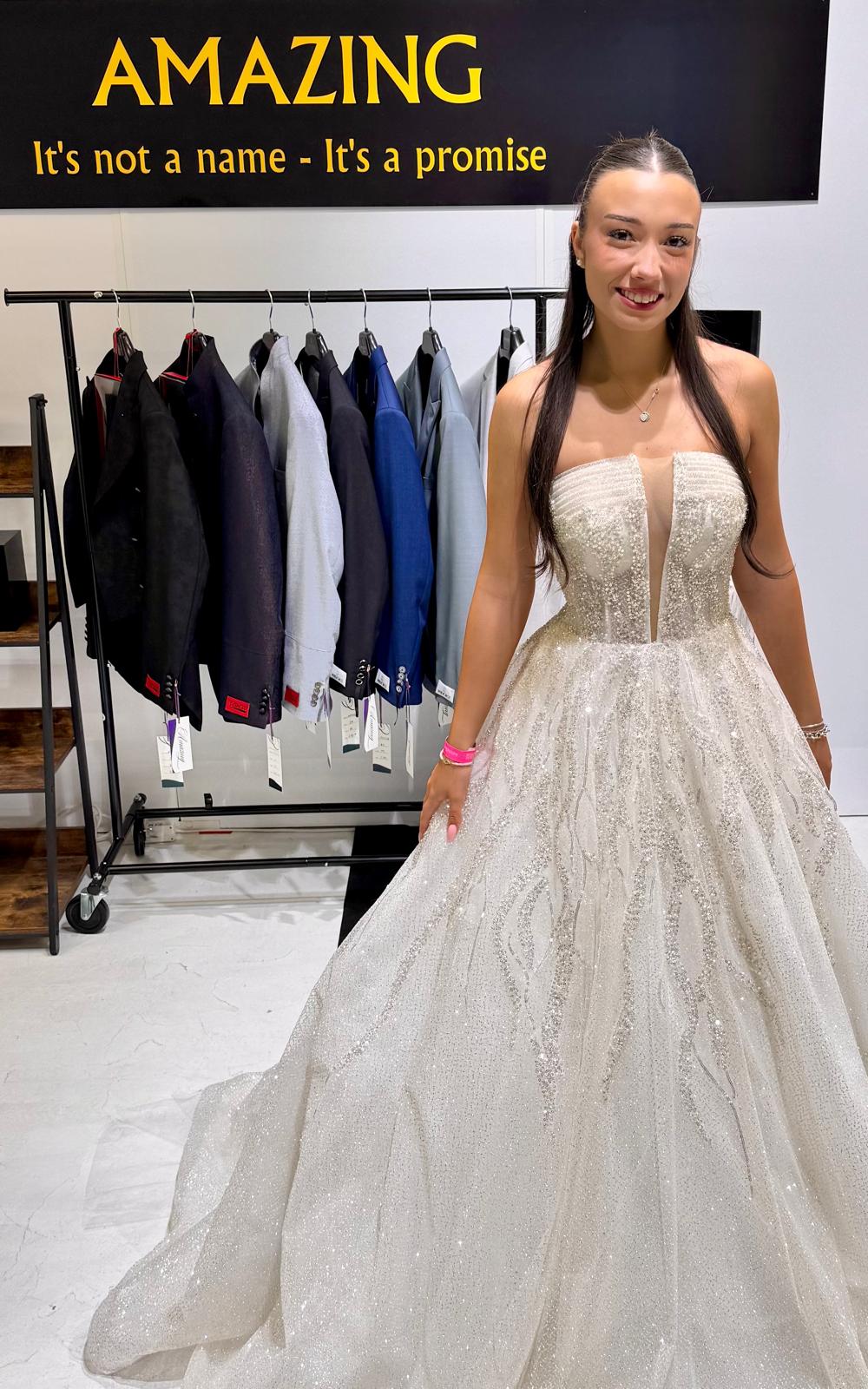 Victoria_Praktikantin_Amazing Brautmode München